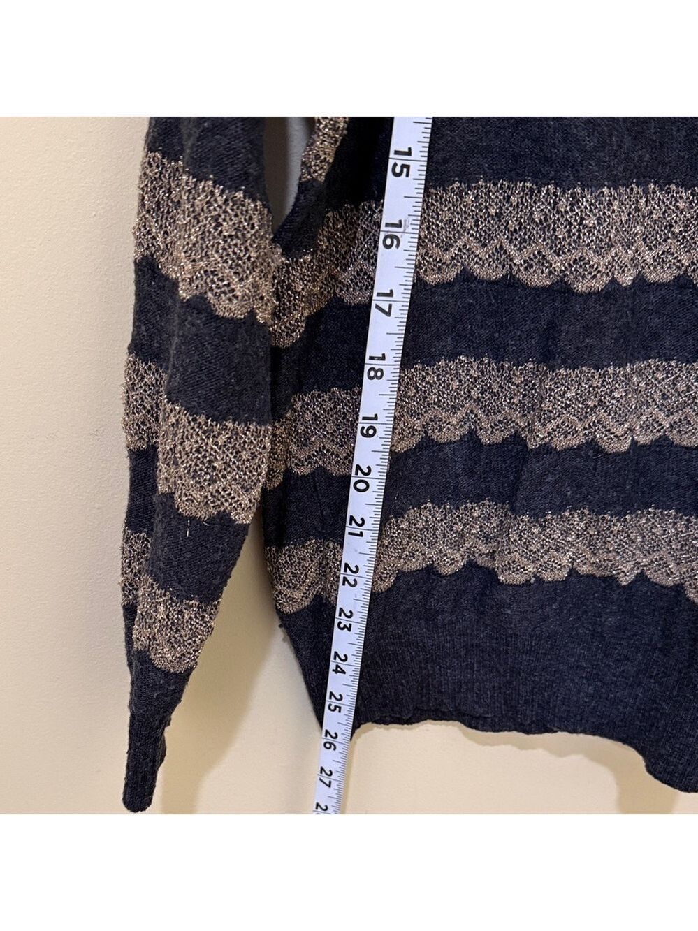 VIP dark Gray and Beige women’s Sweater Top size large - Picture 7 of 7